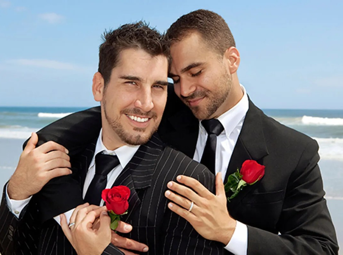 Ελβετική εφημερίδα: «Ακόμη και αν οι επίσκοποι αφρίζουν, η νομιμοποίηση του γάμου των ομοφυλόφιλων είναι ευλογία για την Ελλάδα»!