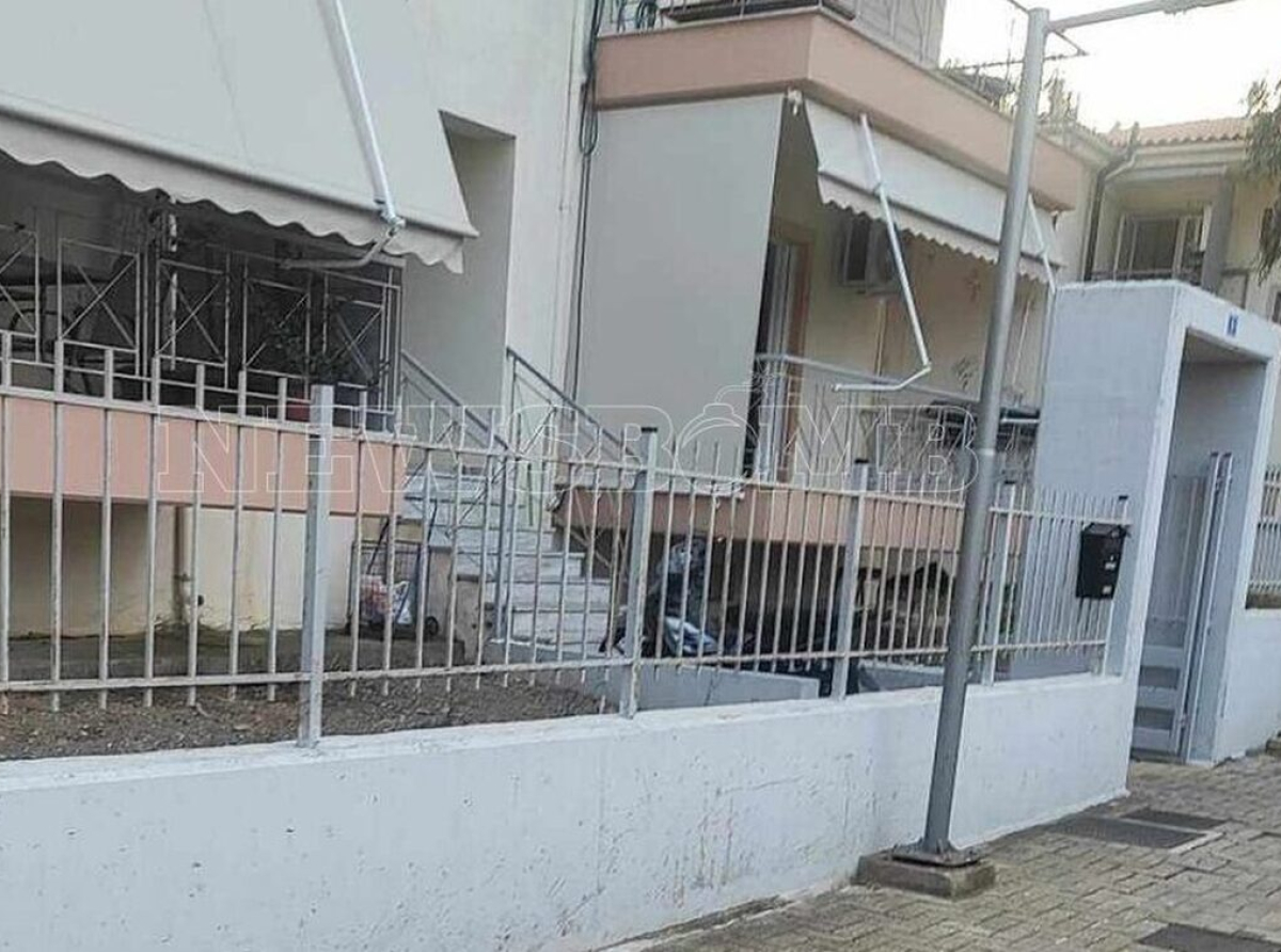 Ελευσίνα: Χειροβομβίδες και όπλα στο σπίτι του αστυνομικού που είχε ταμπουρωθεί