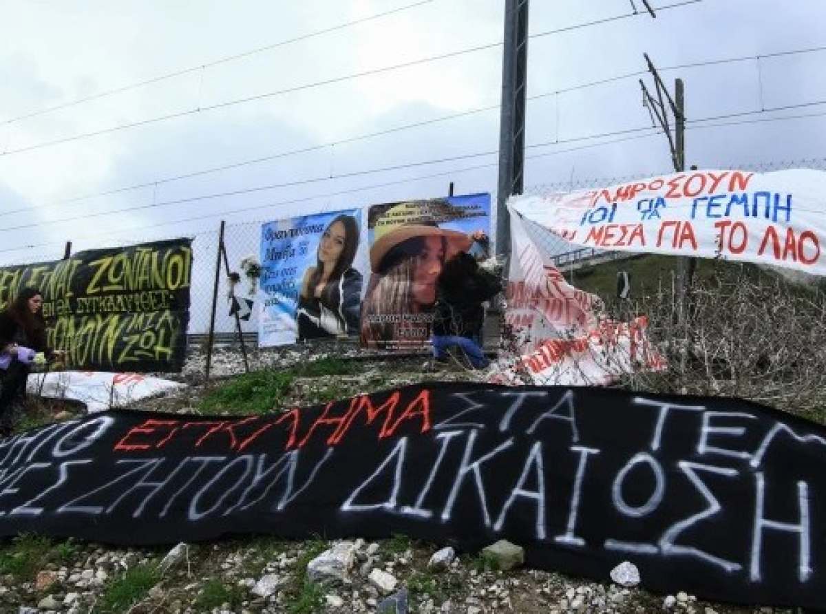 ΝΔ για Τέμπη: Φταίει ο σταθμάρχης και οι νεκροί μηχανοδηγοί… Πυρ ομαδόν από την αντιπολίτευση για επιχείρηση συγκάλυψης