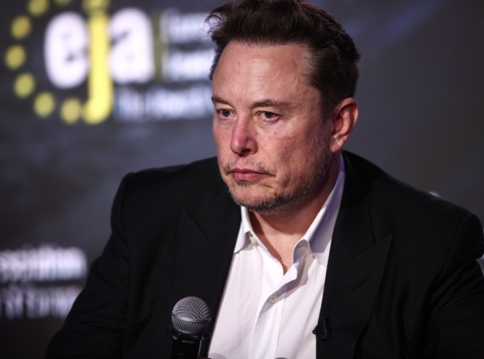 Elon Musk: «Πήγε να με σκοτώσει επειδή νόμιζε ότι θα του εμφυτεύσω τσιπ», aud