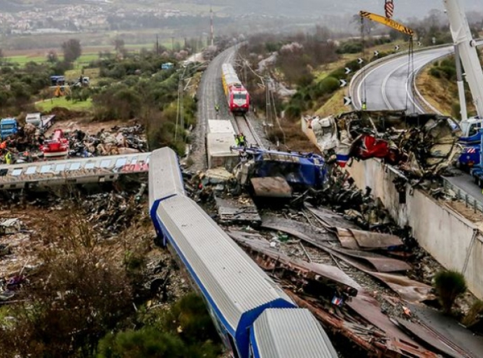 Τα Τέμπη βάζουν φωτιά - Καίει την κυβέρνηση η μονταζιέρα, παραίτηση Μητσοτάκη ζητά ο ΣΥΡΙΖΑ - ΠΑΣΟΚ: Πρόταση μομφής