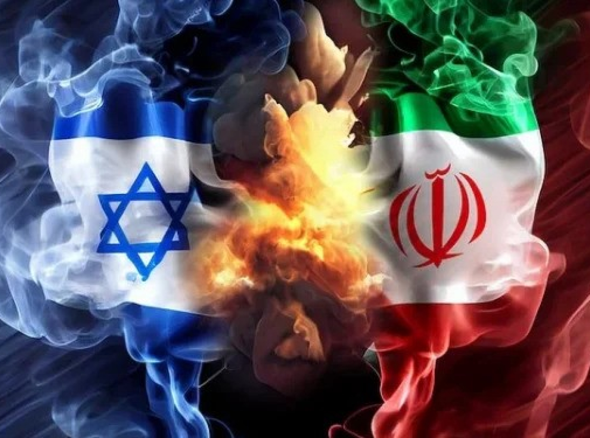 Ηλίας Καλλιώρας : Ιράν – Ισραήλ: Όλα κρέμονται σε μια κλωστή, που θα κοπεί! Ανάβουν οι φλόγες …