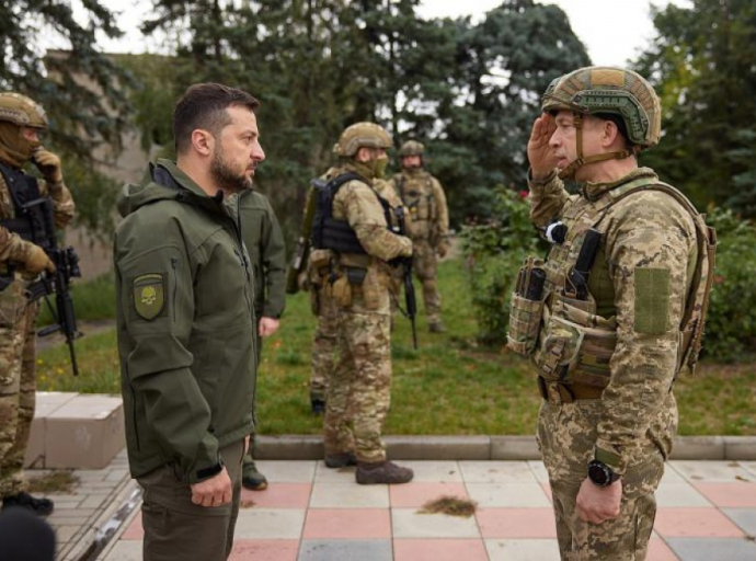 O Zelensky πέφτει και συνθηκολογεί – Φορτώνει την ήττα σε Syrsky και «μαφία στρατηγών», διαλύονται σε 1.000 κομμάτια οι Ουκρανοί